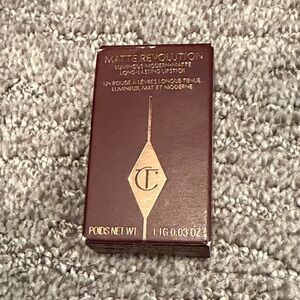 Mini Charlotte Tilbury Matte Revolution Lipstick pillow talk 2 medium